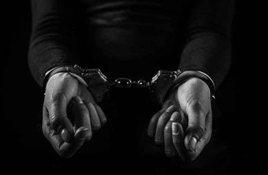 Procurada pela Justiça é capturada após ser agredida pelo companheiro